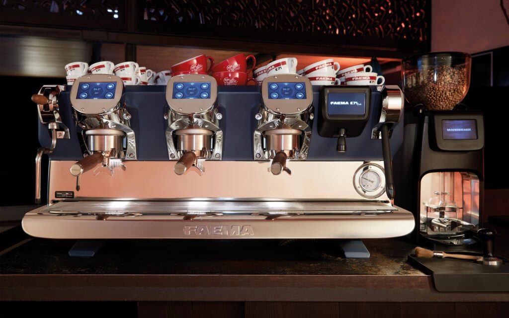 Local Koffie FAEMA E71TOUCH