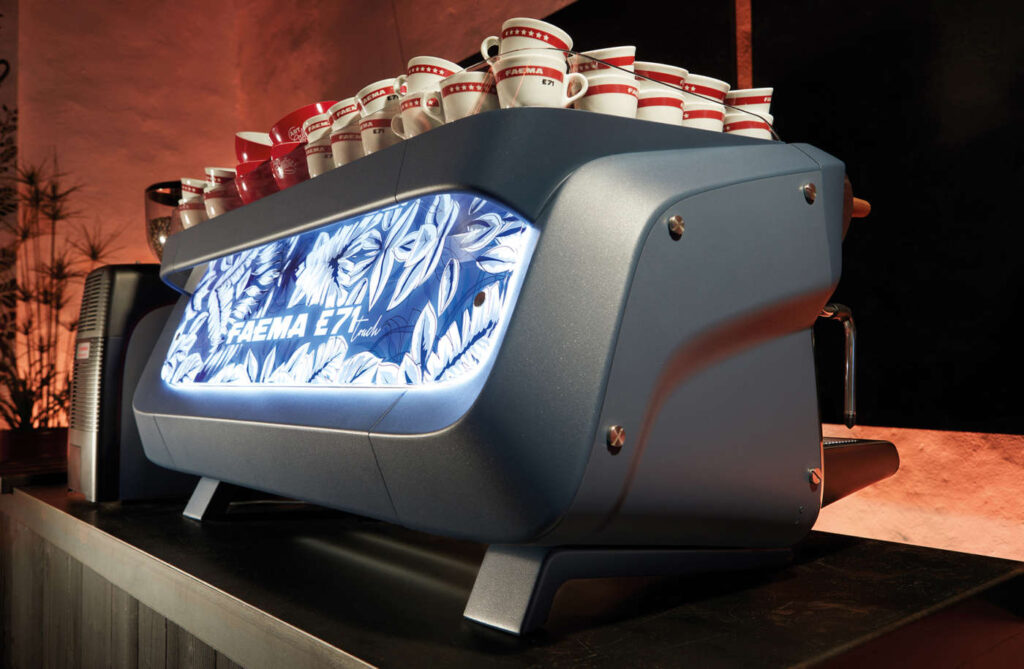 Local Koffie Faema E71_touch achtergrond